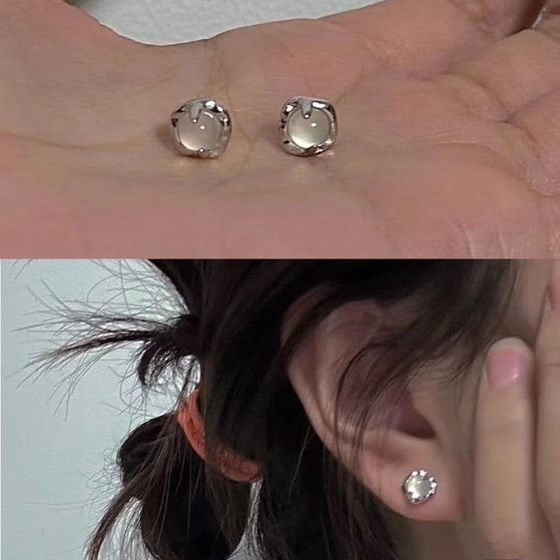 Small and exquisite white moonlight earrings, niche design, high-end cold style, simple temperament, elegant and playful earrings