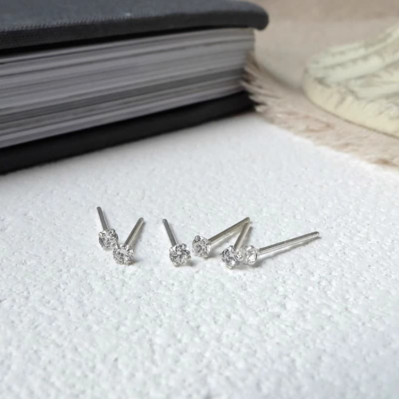 Small diamond versatile silver needle mini ins earrings simple and compact daily ear piercing for sleeping without removing ear bone earrings for women