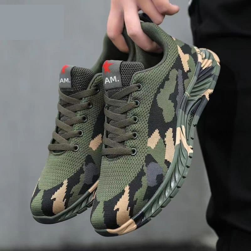 Camouflage winter sneakers for men and women outside climbing