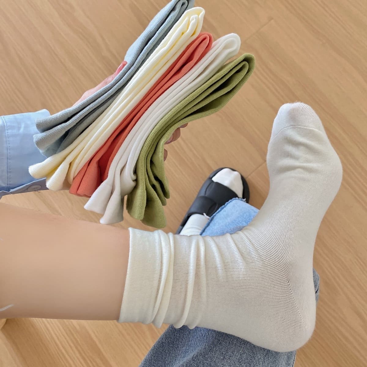 White colored black cotton knee socks for pregnant