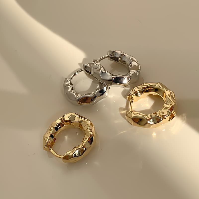 Retro metal geometric brand small design earrings, European style, light luxury style, simple and elegant design
