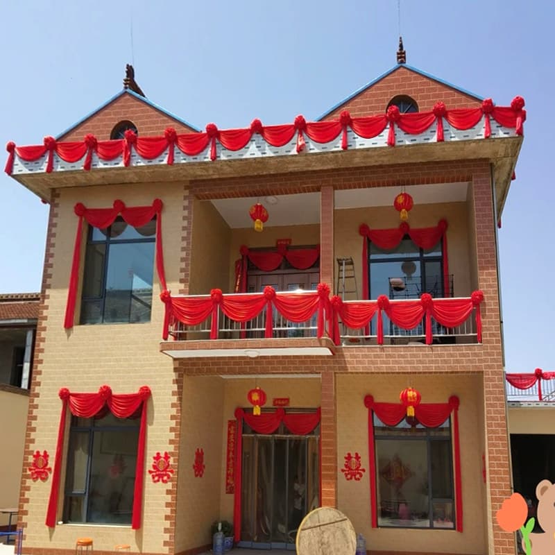 The new house of the wedding unit door moves into the big red flower ball red satin cloth red hydrangea festive rural door flower flowers