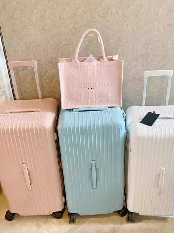 Big capacious high quality Japanese universal suitcase, 30 inch