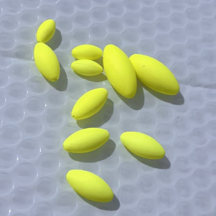 Spot eye-catching beans fishing supplies olive-shaped eye-catching beans fishing gear accessories floating eye-catching beans wholesale