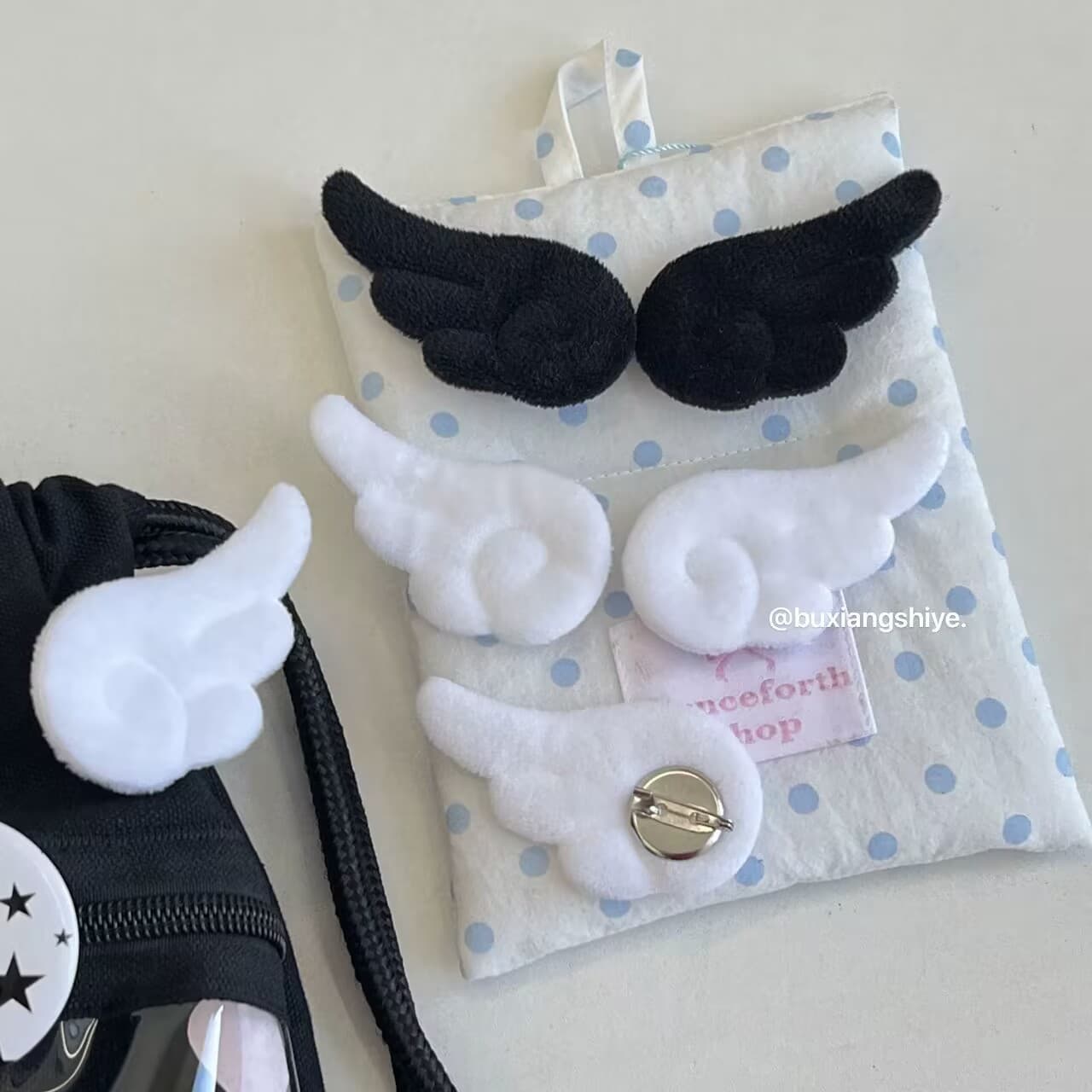 Double-sided fleece brooch, doll, cute universal decorative accessory lapel pin, Birthday gift