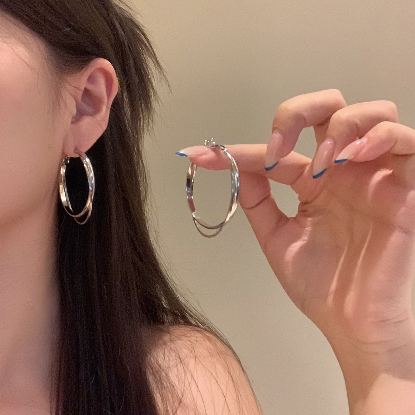 Metal earrings, light luxury style, high-quality style, bright catchy style